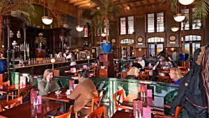 Je vindt Restaurant 1e Klas & 1e Klas Pub in AMSTERDAM op Lizt.nl